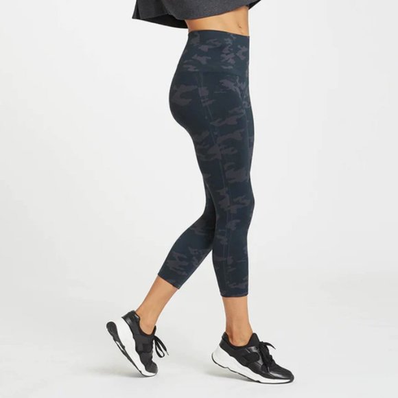 SPANX Pants - Spanx Look at Me Now Seamless Cropped Camouflage Leggings NEW